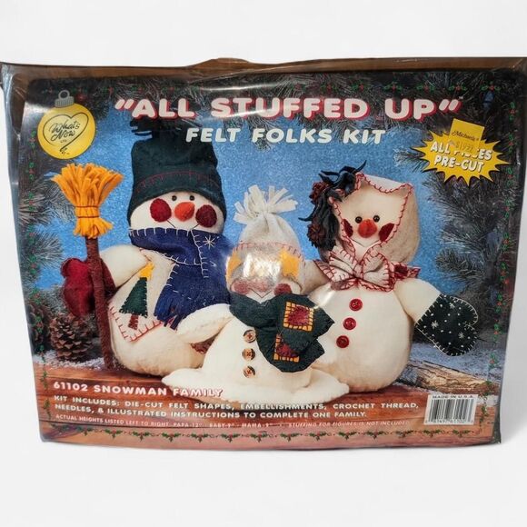 NWT Sealed Vintage 1990s "All Stuffed Up" Snowman Family Felt Folks Craft Kit - Picture 1 of 2